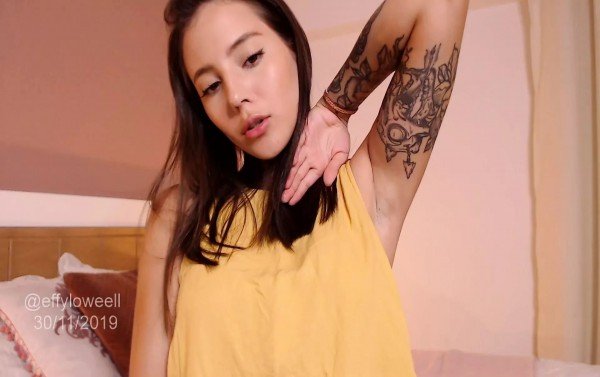 Sexy Colombian with an angelic face and tattooed body seduces